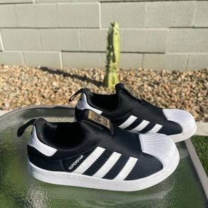 Boys Adidas Superstar size 2
